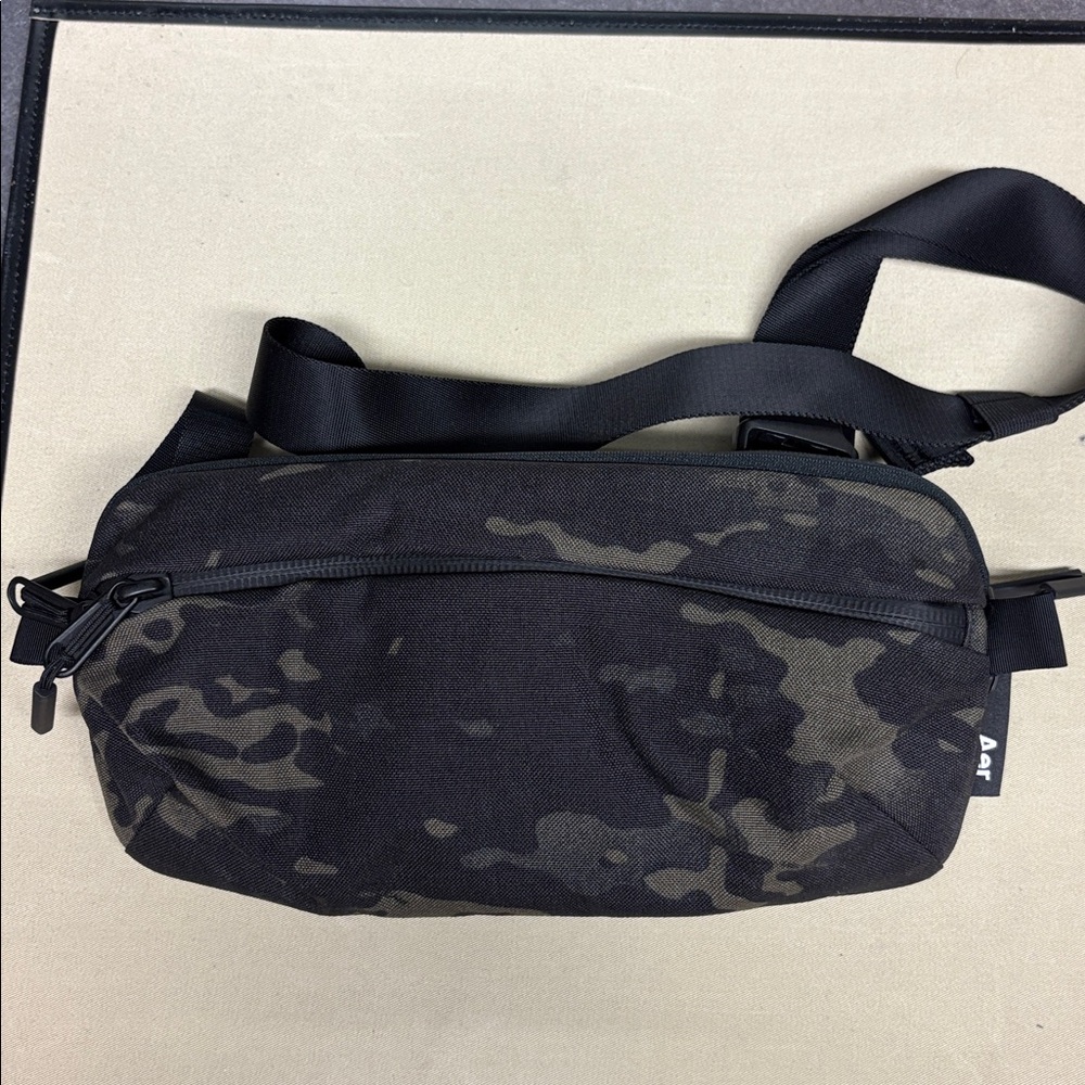 Aer SF Black/Olive Camo Sling Bag NWOT